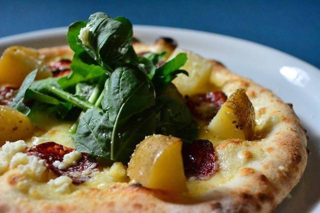 ラクレットチーズのピザ