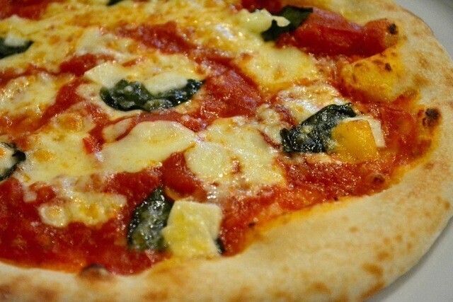 アラビアータとペコリーノチーズのマルゲリータ