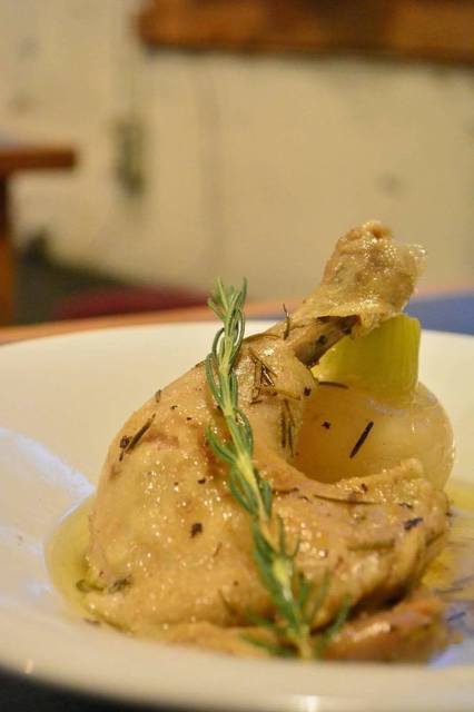 白鶏のコンフィ、ニンニクとローズマリー