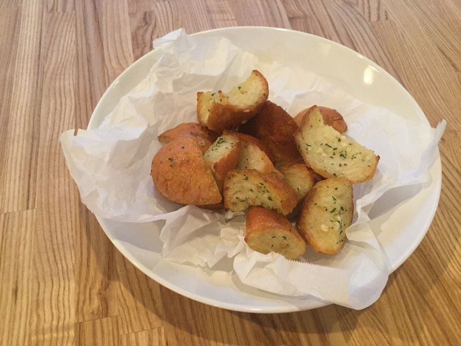 たっぷりガーリックトースト（780）