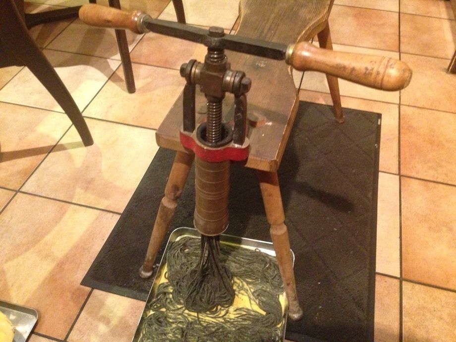 ◆Bigoli al nero di seppia　ビゴリ アル ネーロ