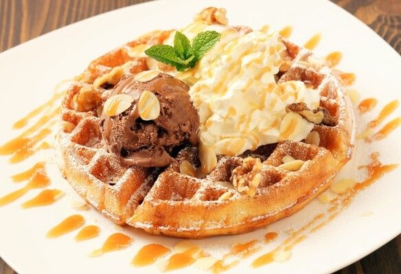 自家製厚焼きワッフル　キャラメルナッツ　ホールサイズ