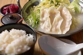 炊き餃子ラーメン（半ライス無料）