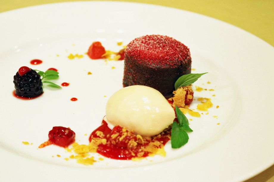 ◆Tortino al cioccolato gianduja gelato alla barolo chinato