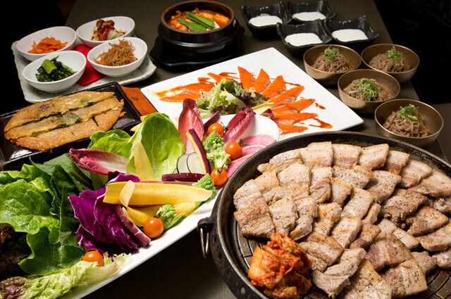 人気NO1♪サムギョプサルと魚介ブイヤベース肉魚満足コース】　2時間飲み放題付