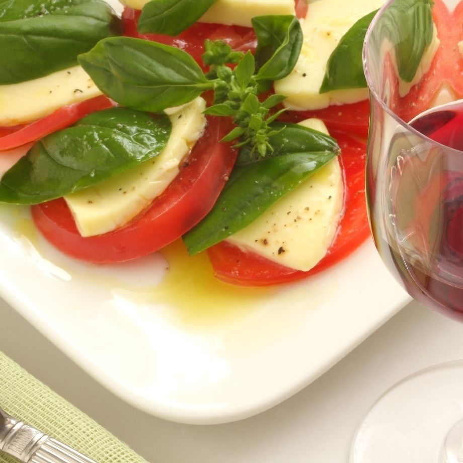 トマトとモッツァレラチーズのカプレーゼ（680円（税別））