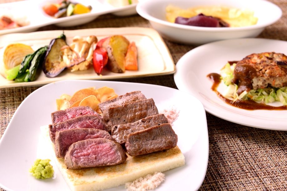 エイジングビーフ シェフ厳選 熟成牛2種味比べ 全6品コース【ランチ】（８，９８０円（消費税込））