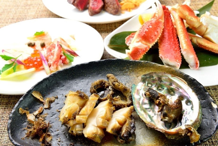 蟹 蝦夷鮑 熟成国産牛の鉄板焼！しめは特製蟹みそ入ガーリックライス！（１５，９８０円（消費税・サービス料込））