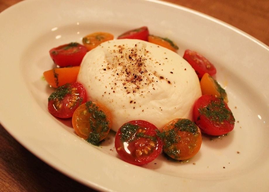 幻のチーズ　ブッラータのカプレーゼ