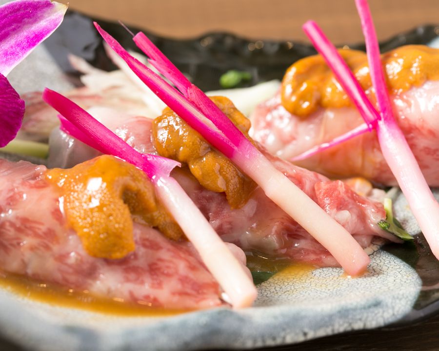 にいがた和牛の三陸産ウニ巻き