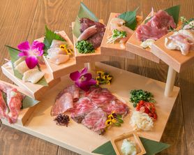 にいがた和牛と鮮馬＆比内地鶏の5種鮮肉盛り合わせ