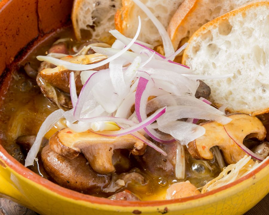 比内地鶏と砂肝のアヒージョ