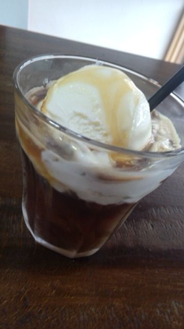 キャラメル珈琲フロート