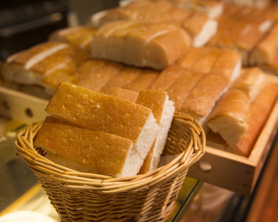 お替り自由のお替りパン