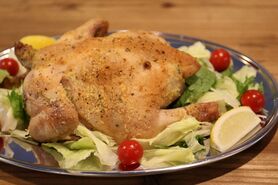 大山地鶏の丸焼き　ハーブレモン仕立て