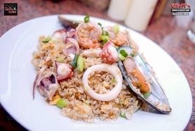 Chufa de mariscos 魚介類の焼飯