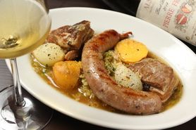 自家製ソーセージと国産豚ベーコンのシュークルート  