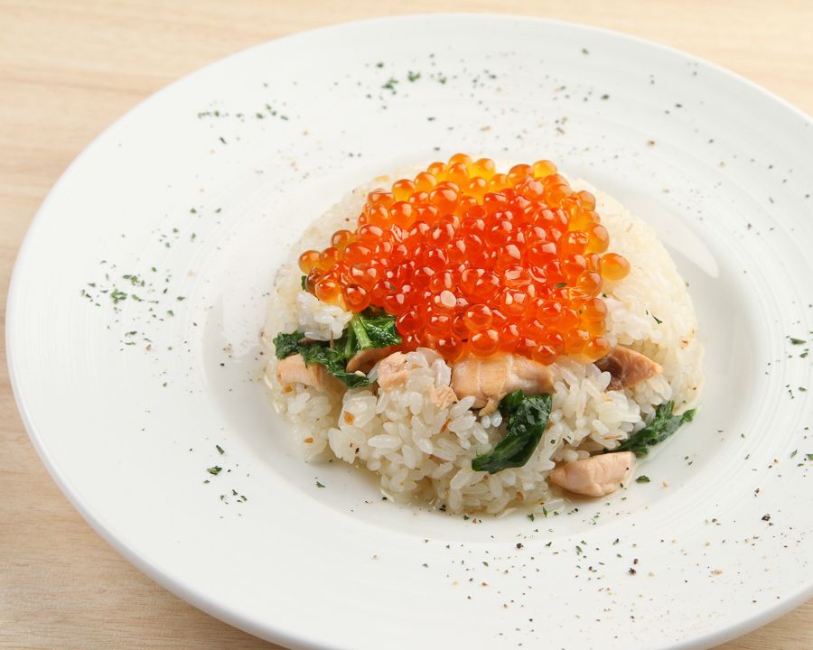 鮭といくらの親子ガーリックチャーハン