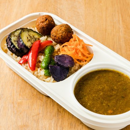 カレーボックス Vegetable Curry Box（¥900）