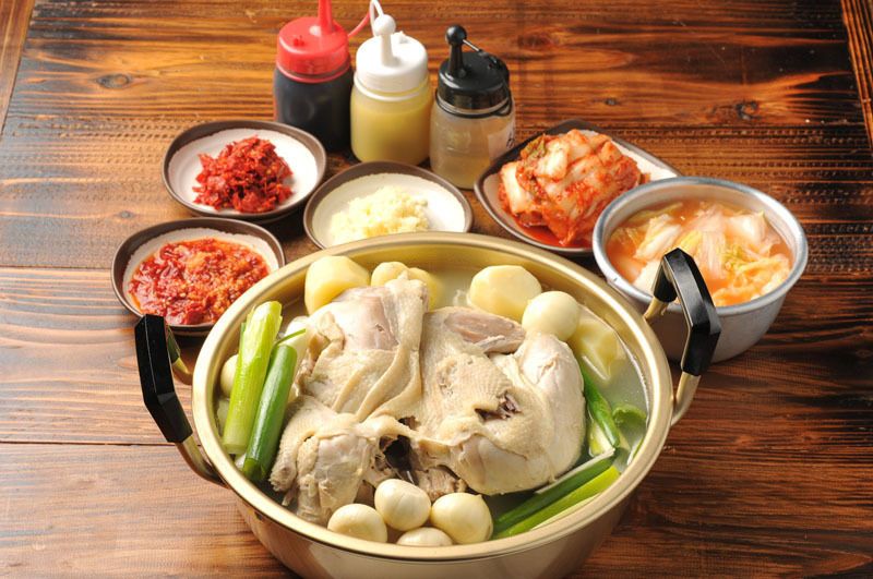 タッカンマリ（3,000円(税抜)　ハーフサイズ1,800円(税抜)）