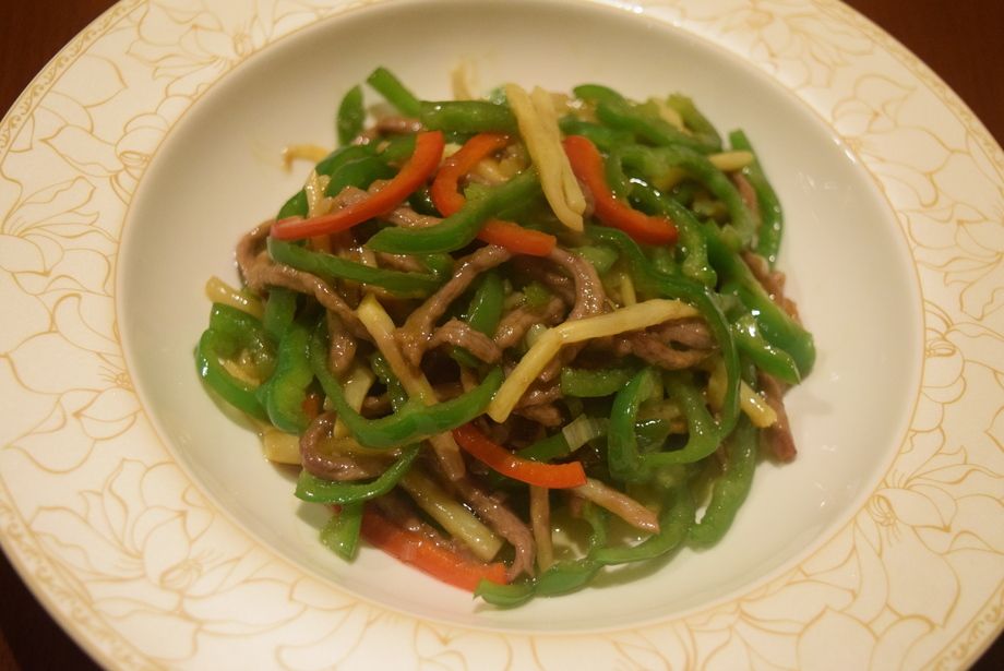 牛肉とピーマンの細切り炒め【青椒牛肉絲】