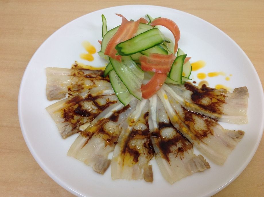 薄切り豚バラの特製ニンニクソース