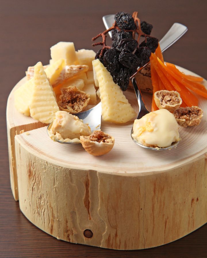 とってもお得なチーズの盛り合わせ（1,080円）