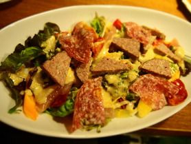 シンプルなシーザーサラダ