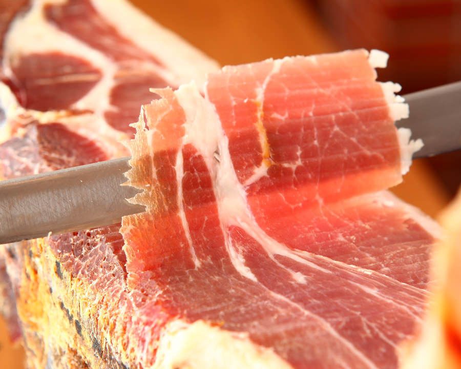 【一押し】原木パルマ産　16ヶ月熟成の生ハム（880円）