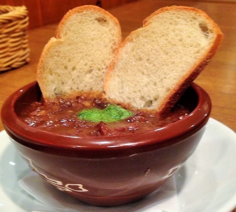 新名物!!牛すじの赤ワイン煮込み（580円）