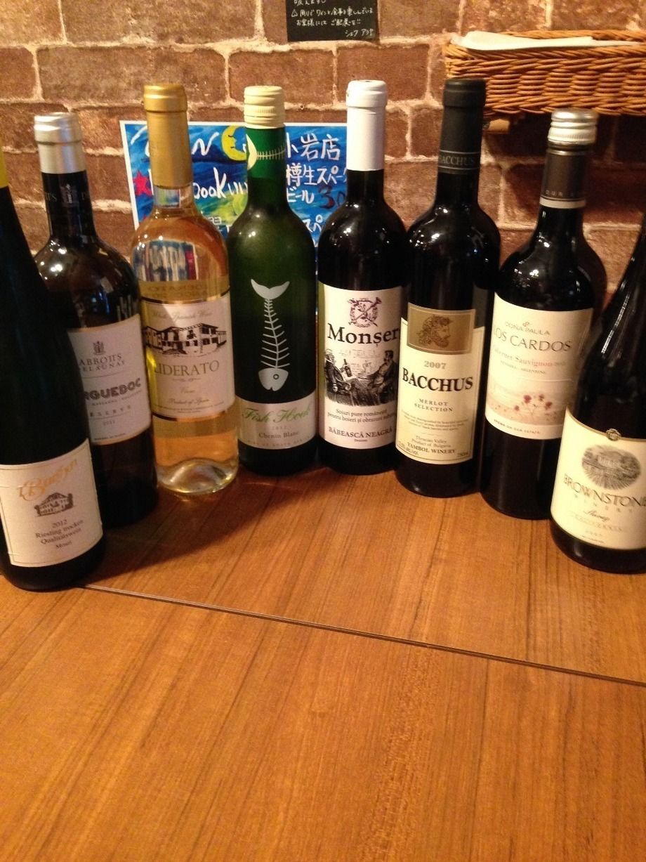 グラスワインは毎日１２種以上！（480円から1,200円）