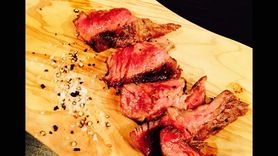 フランス産　シャロレー牛「ザブトン」　炭火と葡萄の枝焼き　150ｇ