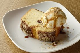 パウンドケーキ ミルクアイス添え