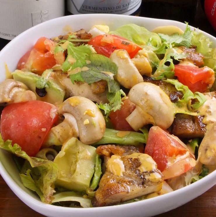 コブサラダ(アボカド、トマト、タマゴ、マッシュルーム、ベーコン)