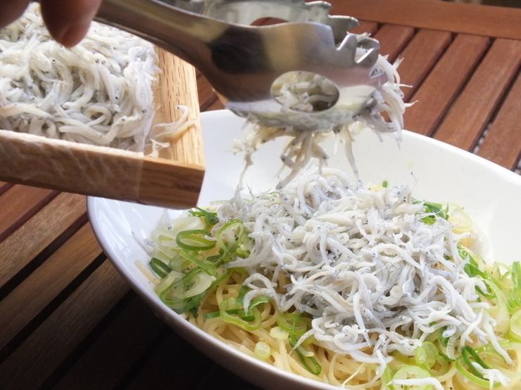 釜揚げシラス、九条ねぎ 静岡県産釜揚げシラスと九条ねぎのペペロンチーノ