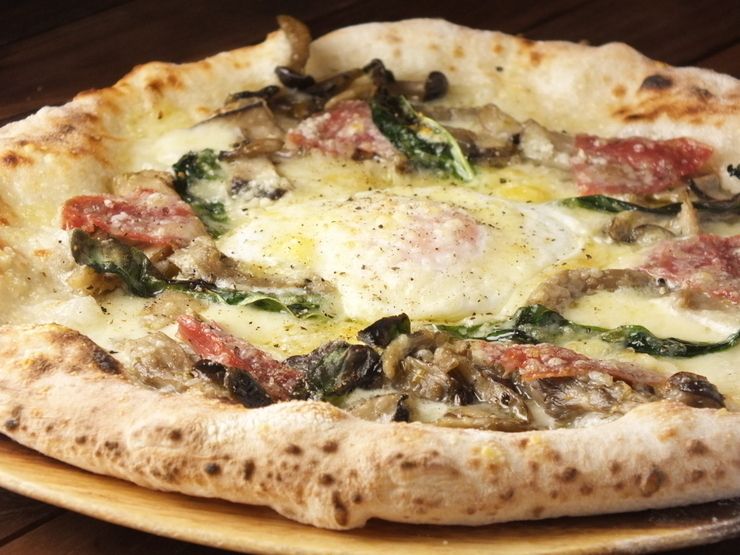 ビスマルク(４種キノコ、イタリアンサラミと半熟卵)(トマトソース無し)