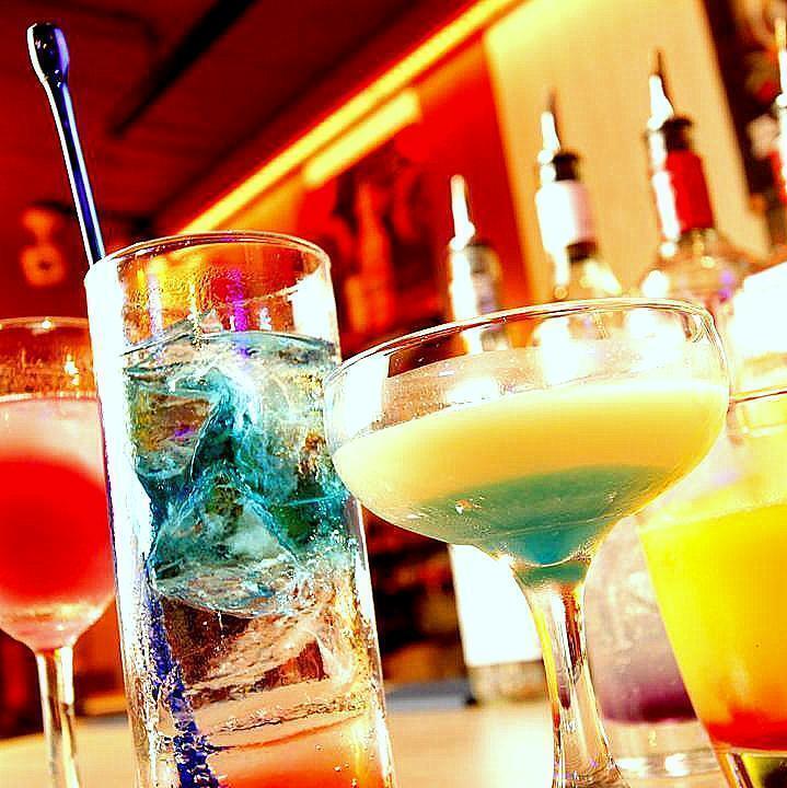 バーテンダーが作る本格カクテルが全て200円（税別）