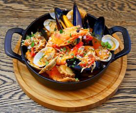 漁師の魚介盛り！トマト煮込み