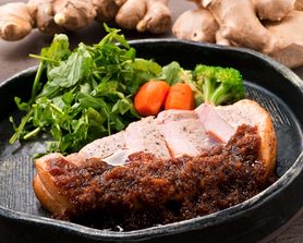 名物京都ポークロースステーキ　特製生姜ソース