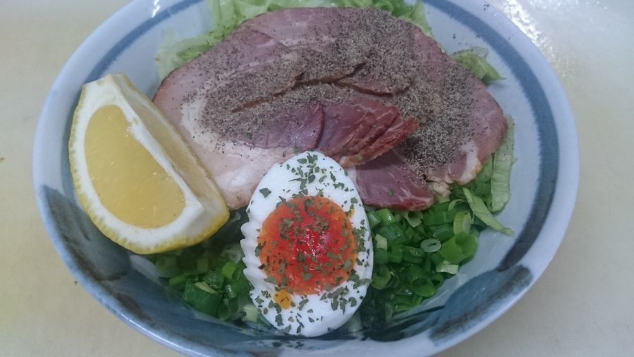 真夏の塩レモンうどん（1250円）