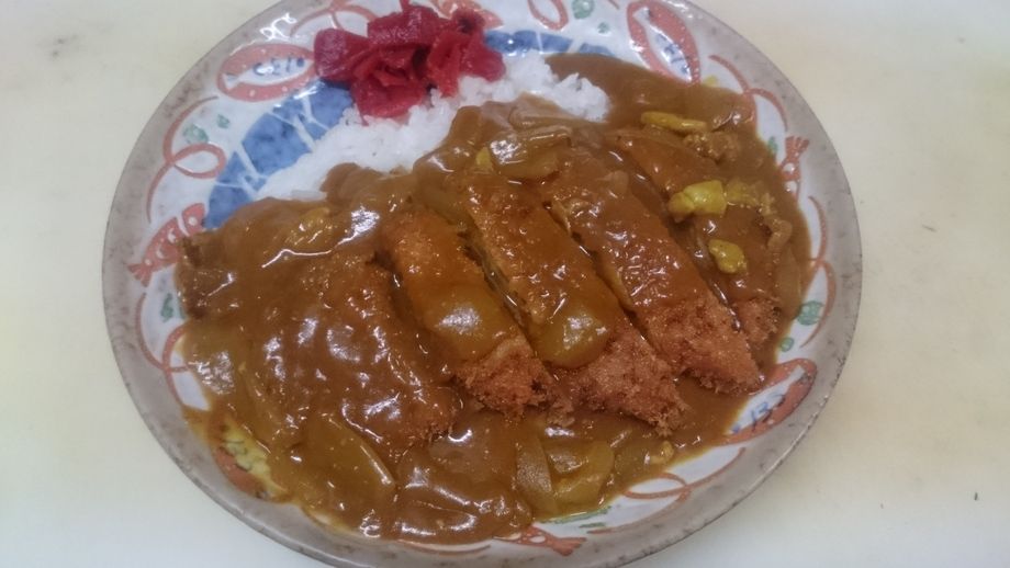 カツカレー（1420円）