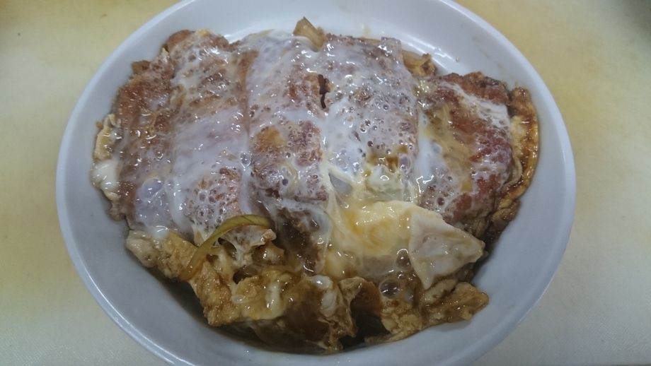 かつ丼（1320円）