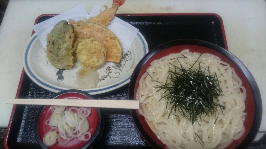 天ざるうどん（1420円）