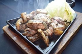 【宮崎】名物！豪快軍鶏鍬焼き！！！