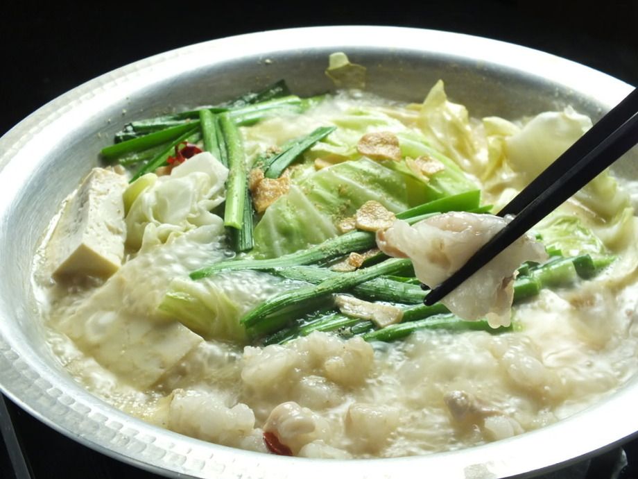 【博多】国産牛ぷるぷるもつ鍋～濃厚スープの水炊き仕立て～