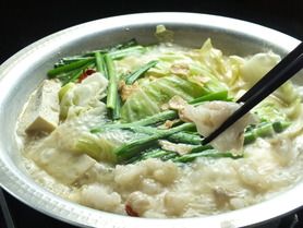 【博多】国産牛ぷるぷるもつ鍋～濃厚スープの水炊き仕立て～