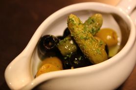 オリーブマリネ ピクルス添え