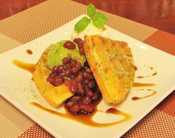 自家製厚焼きワッフル　抹茶黒みつ