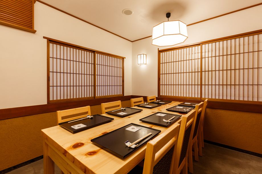 テーブル席　（個室利用可）