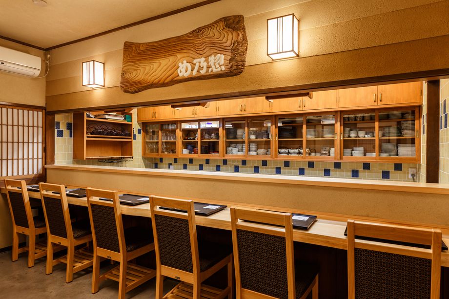 カウンター席（６席）